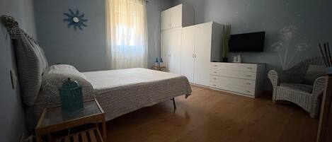 1 bedroom, free WiFi, bed sheets