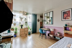 1 bedroom, iron/ironing board, free WiFi, bed sheets - Studio with terrace & parking just outside Paris (Rueil-Malmaison)