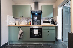 Fridge, microwave, oven, coffee/tea maker