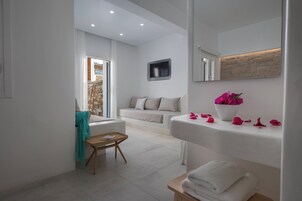 Superior Suite, Private Pool | Living area