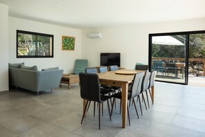 Interior - Villa in Porto Vecchiaccio (Lecci)