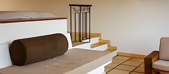 El Solaz By Honnor Living