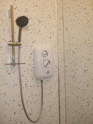 Room, 1 Bedroom, Patio, Garden View | Bathroom shower