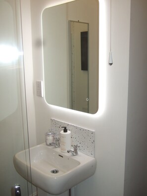Room, 1 Bedroom, Patio, Garden View | Bathroom - Room-the Rose Room, Clarence Cottage, su (Portsmouth)