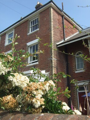 Room, 1 Bedroom, Patio, Garden View | Garden - Room-the Rose Room, Clarence Cottage, su (Portsmouth)