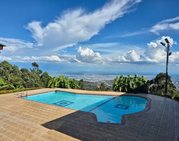 Pool - Finca Villa Isabel: Panoramic View, Swimming Pool and BBQ (Cali)