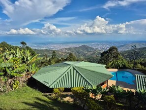 Pool - Finca Villa Isabel: Panoramic View, Swimming Pool and BBQ (Cali)