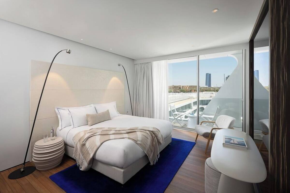 Deluxe Room, Pool View