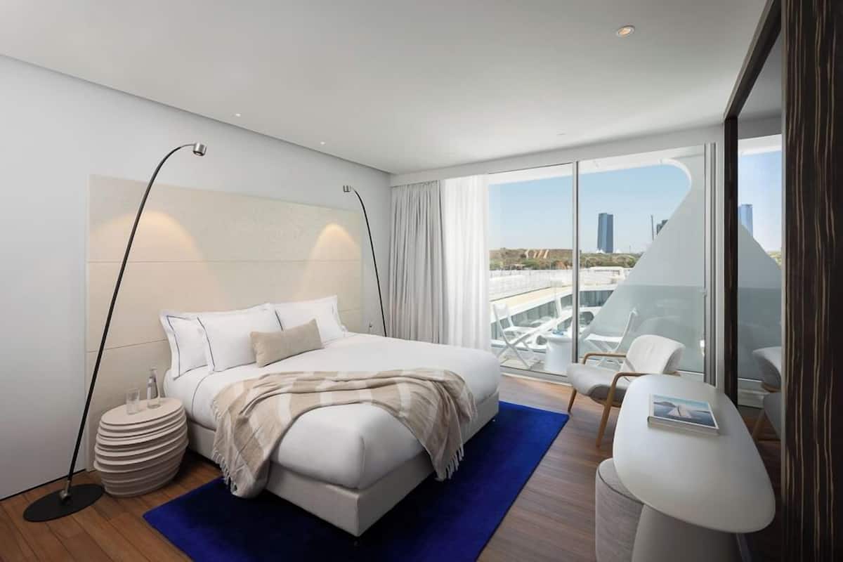 Deluxe Room, Pool View