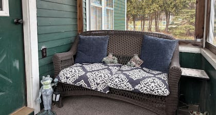 The Annex Cottage charming home in Jay