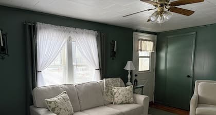 The Annex Cottage charming home in Jay