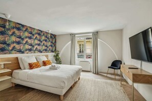 Iron/ironing board, WiFi, bed sheets - Luxury family Duplex, 4 bdrs 10P - Republique (Paris)