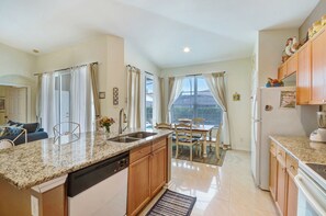 Private kitchen - Double master bedroom pool home in Kissimmee, 4 miles to Disney, King bed, games (Kissimmee)