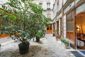 Exterior - Modern & quiet flat- 1bdr 4P in the heart of Paris (Paris)