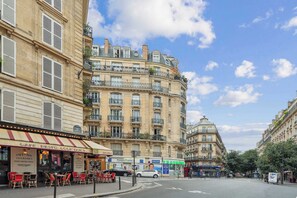 Exterior - Modern & quiet flat- 1bdr 4P in the heart of Paris (Paris)