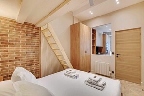 1 bedroom, iron/ironing board, WiFi, bed sheets - Modern flat - 1BR 5P - Sacre Coeur (Paris)