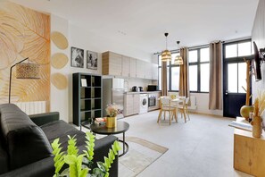 TV, offices - Modern flat - 1 bedroom 5 people - Montmartre (Paris)