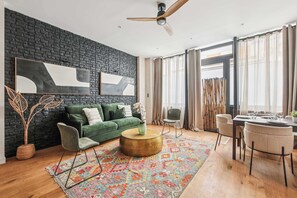 TV, offices - Central Apartment - 4BR 10P - Close to the Louvre (Paris)