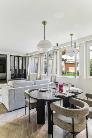 Dining - Elegant flat for 6P- Auteuil - 16th arrondissement (Paris)
