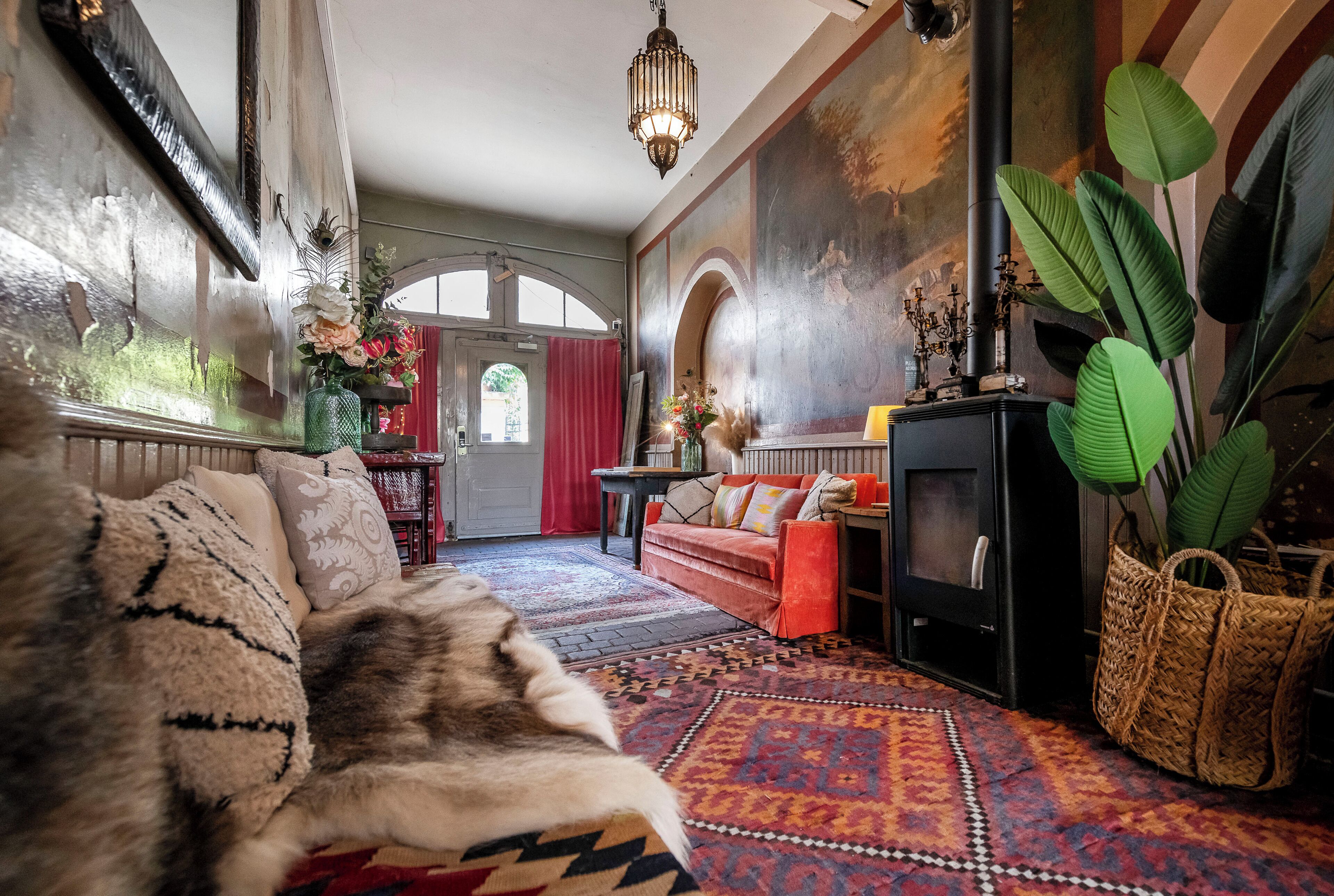 En 32-tommers Flatskjerm-TV med Parabol-TV