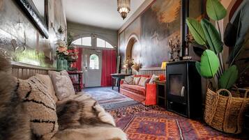 En 32-tommers Flatskjerm-TV med Parabol-TV