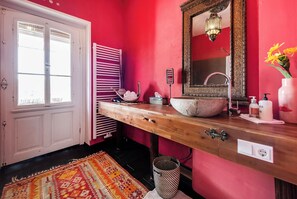 Double Room, Balcony, River View | Interior - Kaffee&Kissen - Boutique Hotel a. Rhein (Oestrich-Winkel)