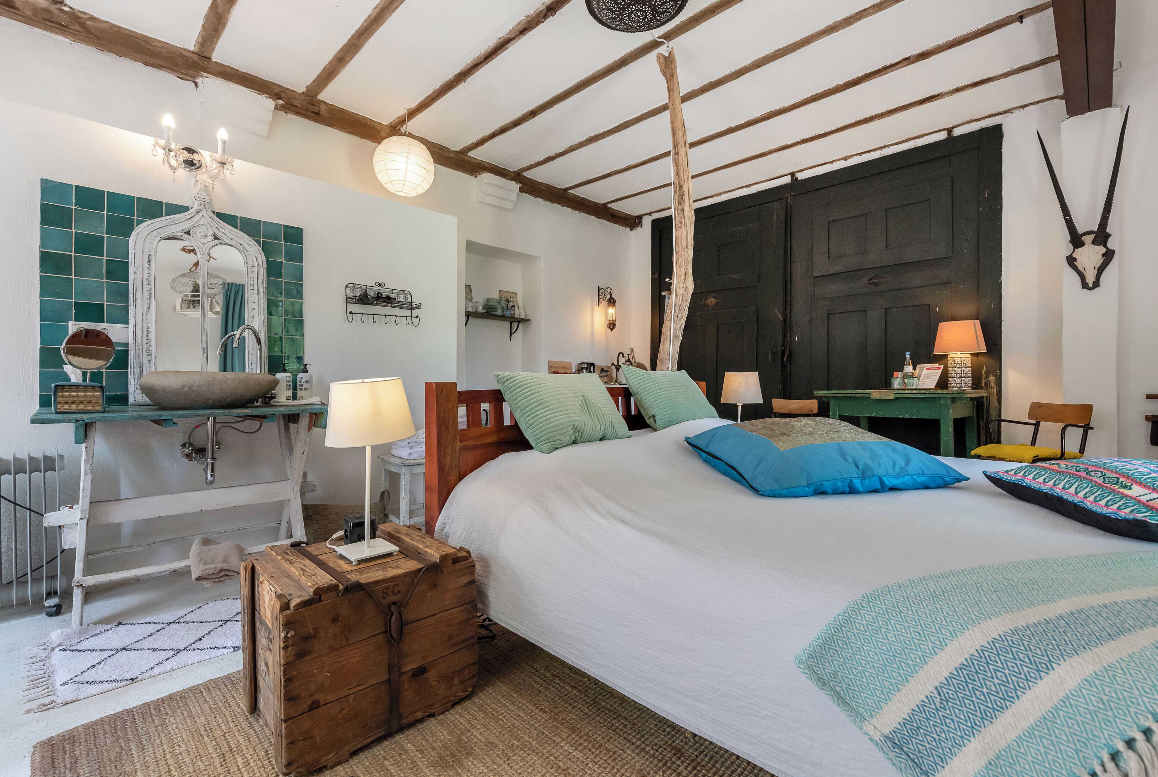 Signature Room | Individually decorated, individually furnished, free WiFi, bed sheets