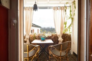 Habitación doble, balcón, vistas al río | Restauración