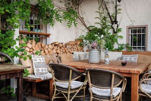 Outdoor dining - Kaffee&Kissen - Boutique Hotel a. Rhein (Oestrich-Winkel)