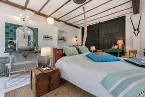 Individually decorated, individually furnished, free WiFi, bed sheets - Kaffee&Kissen - Boutique Hotel a. Rhein (Oestrich-Winkel)