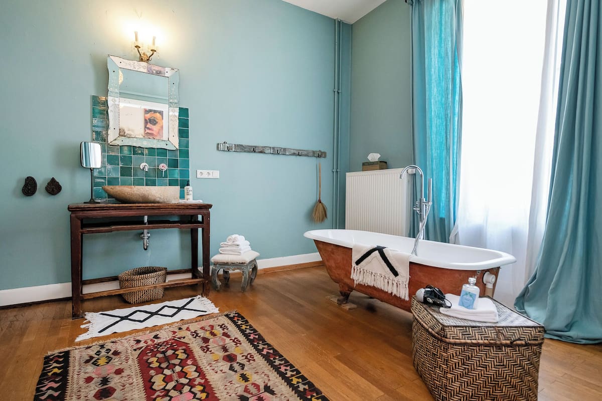 Deluxe Double Room, Private Bathroom | Bathroom | Hair dryer, towels