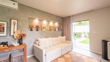 Basic Apartment | Living area