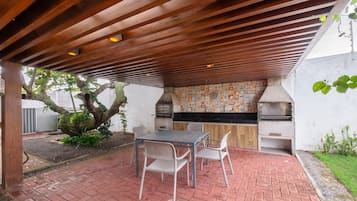 Basic Apartment | Outdoor dining