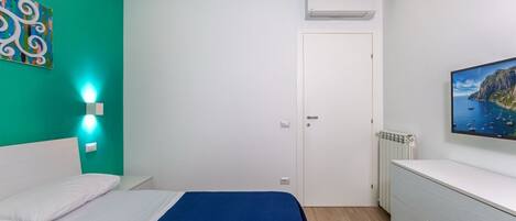2 室のベッドルーム、アイロン / アイロン台