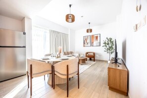 Classic-lejlighed - balkon - delvis havudsigt | Spiseområde