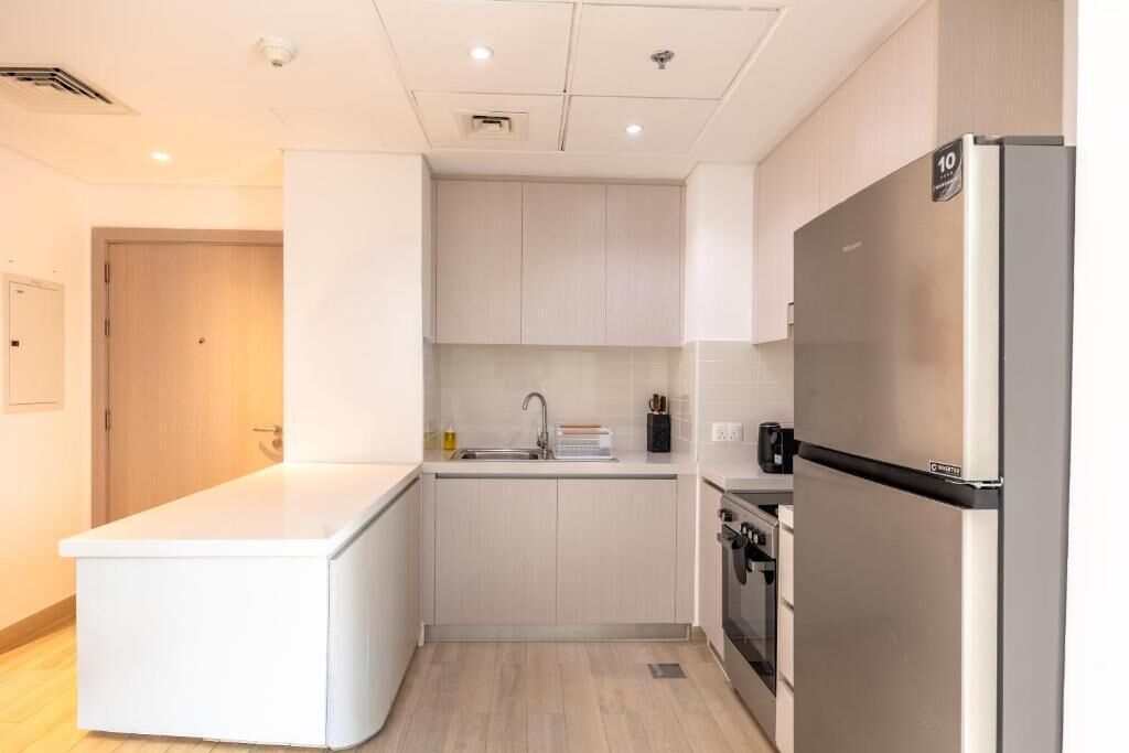 Appartement Classique, balcon, vue partielle sur la mer | Cuisine privée