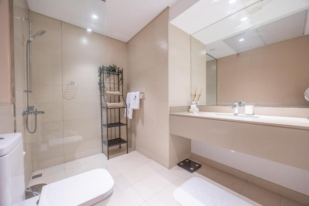 Classic-Apartment, Balkon, eingeschränkter Meerblick | Badezimmer