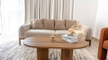 Appartement Classique, balcon, vue partielle sur la mer | Coin séjour