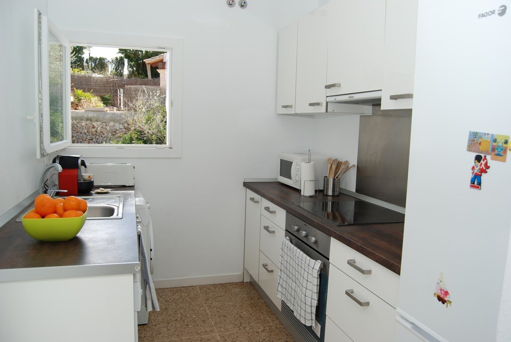 Refrigerador, microondas, horno, placa de cocina