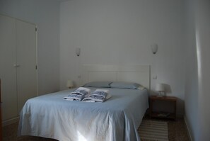 3 chambres, fer et planche à repasser, Wi-Fi, draps fournis