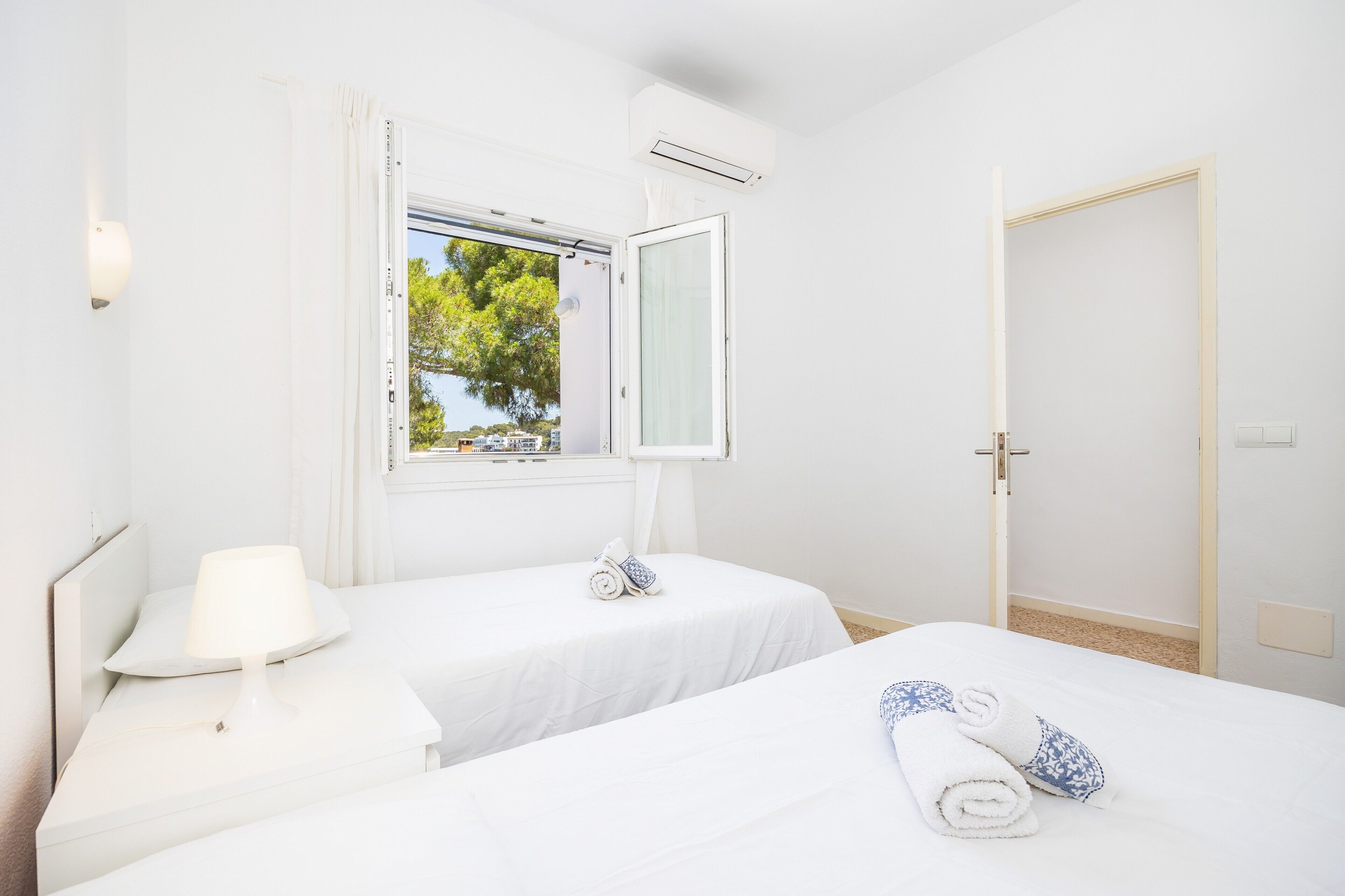 3 chambres, fer et planche à repasser, Wi-Fi, draps fournis
