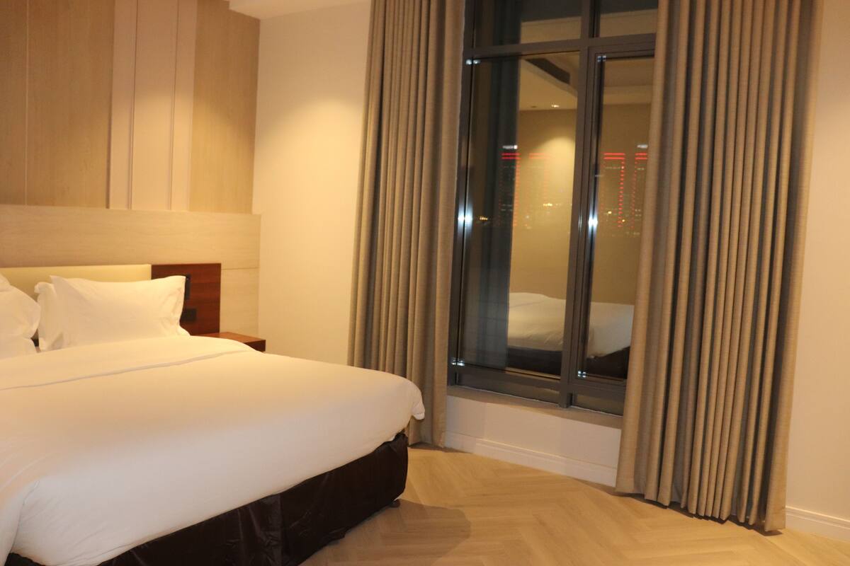 Suite, 1 Queen Bed