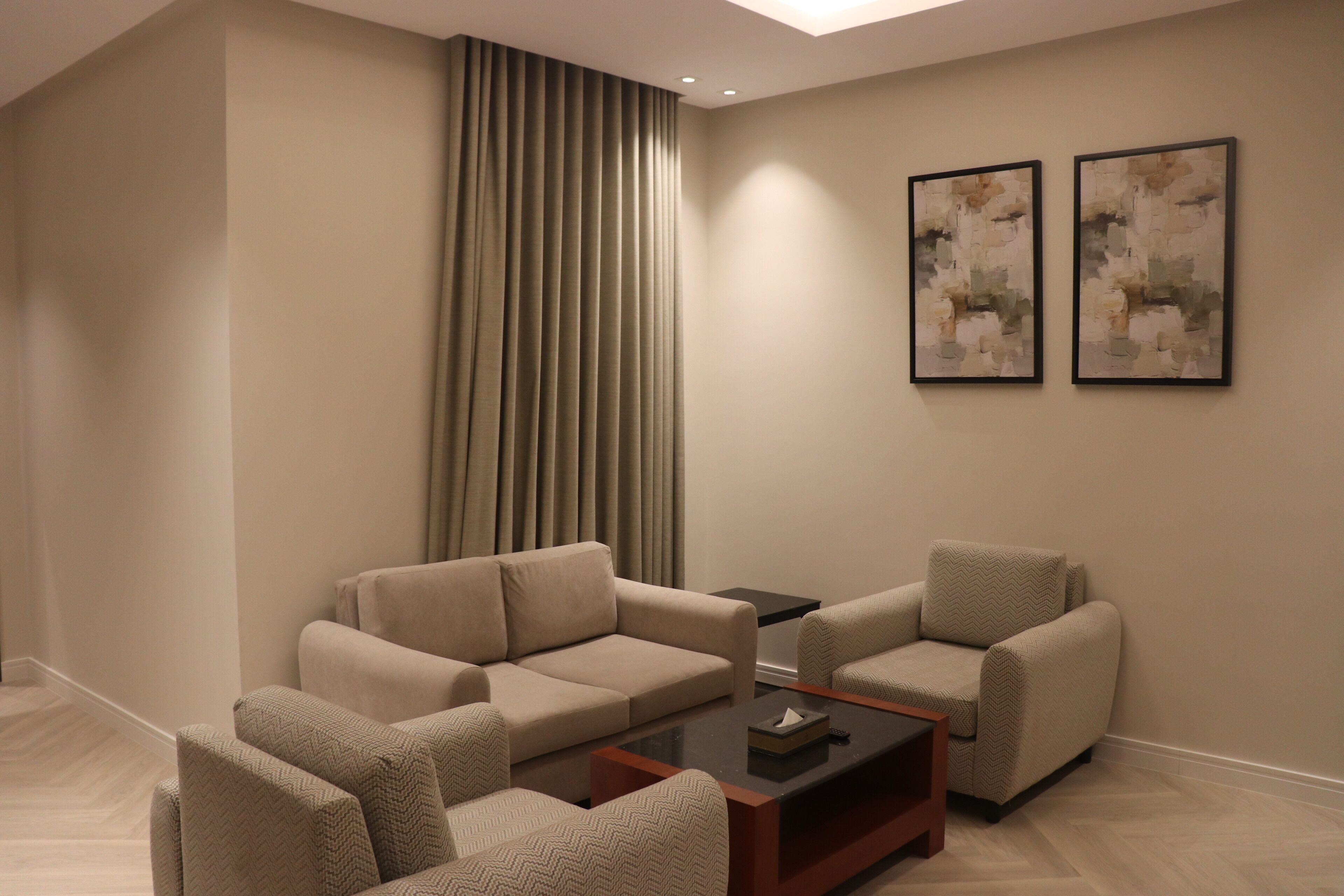 Suite, 1 queensize bed | Woonruimte