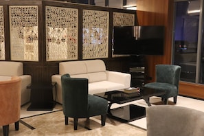 Lobby sitting area - Thawari Hotel Apartments (Riyadh)