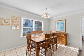 Dining - 3BR Cottage w/ Ocean Views & Free Linens Near Pier (Garden City Beach)