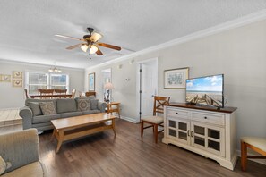 TV - 3BR Cottage w/ Ocean Views & Free Linens Near Pier (Garden City Beach)