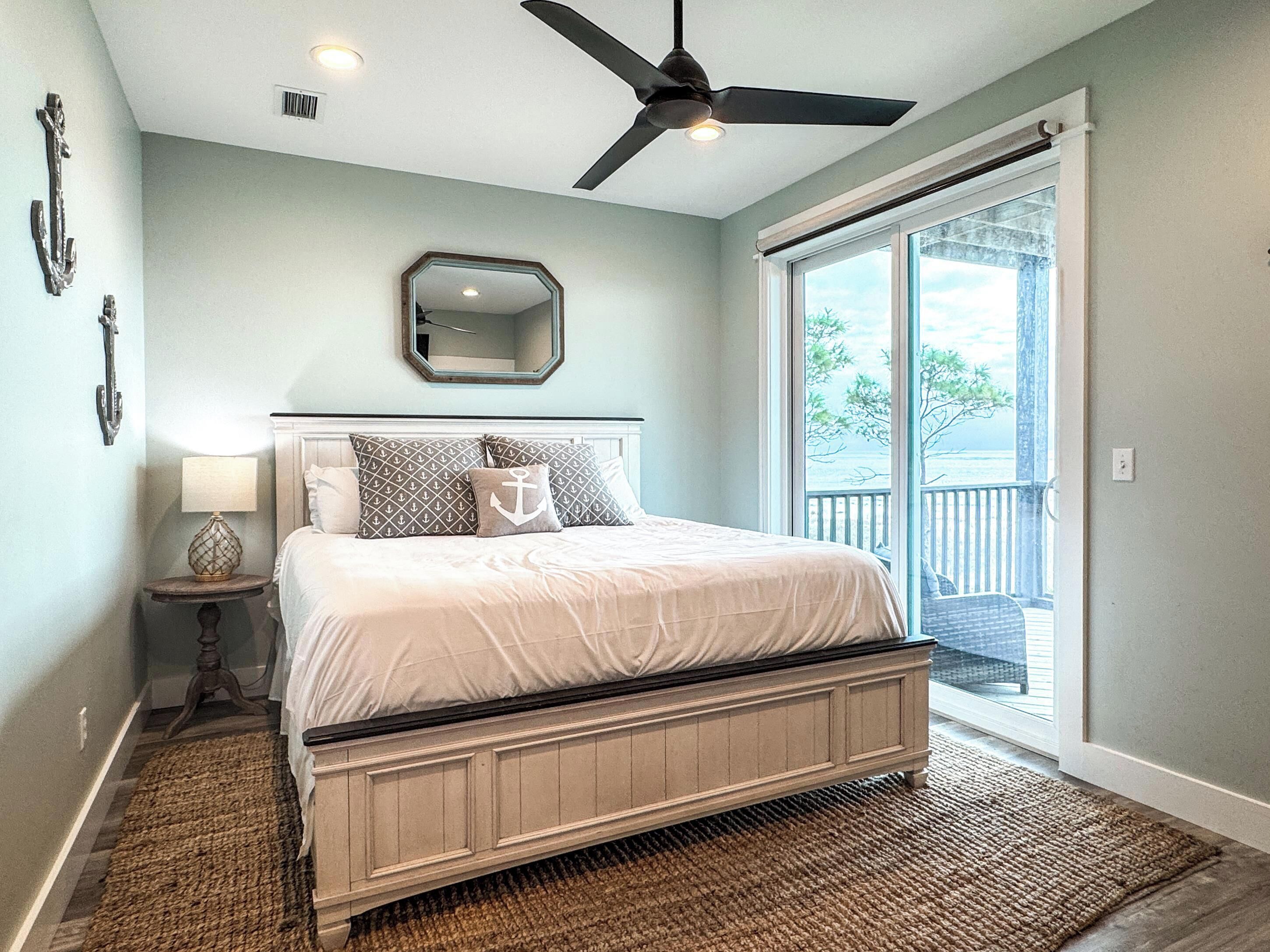 Hus, havutsikt, ved strandkanten | Skrivebord for bærbar PC, strykejern/-brett og wi-fi (inkludert)