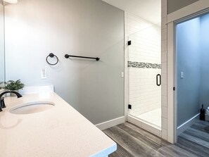 Free toiletries, hair dryer, towels, toilet paper - Pet Friendly Beach House - Seminole Wind (Port St. Joe)