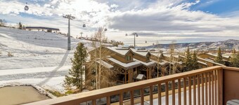 Cute, cozy studio at Storm Meadows~Ski In, Walk Out!