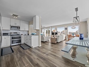 Interior - Bonnie Dune| 4BR Coastal Getaway (Emerald Isle)